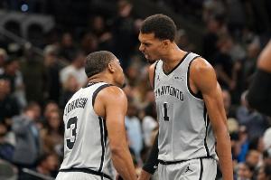 連續(xù)3場(chǎng)開(kāi)局慢熱！文班：我們正在摸索解決之道 我們會(huì)解決的