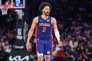 游刃有余！康寧漢姆18中13砍下34分10助 第三節(jié)14分