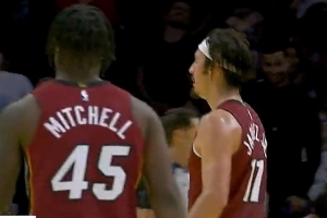 五佳球之一！哈克斯突破晃倒賽恩·詹姆斯 幾乎隔扣卡爾克布倫納