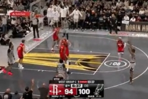 都是前勇士鋒線！巴恩斯大空位三分命中 回頭又造了KD進攻犯規(guī)