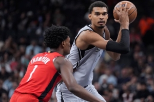 馬刺絞贏火箭：泥淖戰(zhàn)；約基奇的三雙？不要了