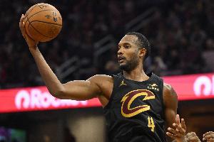 進(jìn)攻高效！莫布里半場8中6拿到16分2板1助1帽 首節(jié)獨(dú)得11分