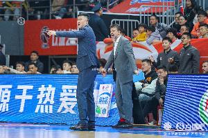 廣東男籃不挑對(duì)手！杜鋒：沒(méi)算小分 對(duì)誰(shuí)都全力以赴