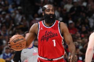 拉了一褲兜！哈登15中4&下半場(chǎng)僅5分 正負(fù)值-18全場(chǎng)最低！