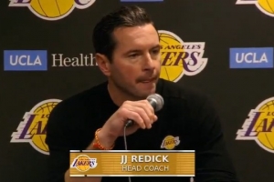 不敵背靠背第二戰(zhàn)的殘陣?yán)销?！雷迪克：今天我們沒有什么斗志