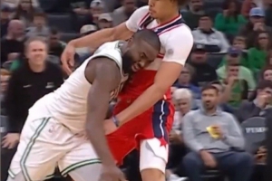 越描越黑！杰倫·布朗將“發(fā)際線粉”甩鍋AI：這玩意兒正在失控！