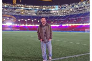 巴薩官方曬梅西參觀(guān)諾坎普照片：隨時(shí)歡迎你回家，里奧！??