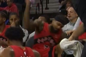 美記：英格拉姆扔水瓶就像3歲小孩一樣幼稚 巴恩斯的處理很妥當