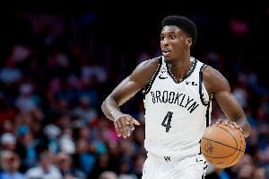 接鍋球！20號(hào)秀鮑威爾弧頂迎著布里奇斯命中壓哨三分