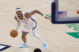 比鐵？半場(chǎng)亞歷山大14投5中拿13分5板 莫蘭特9中2得6分6助