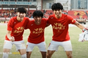 阮奇龍慶祝沖超：美好的一個(gè)賽季??一起期待2026新的挑戰(zhàn)