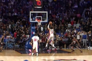 大將之風！康寧漢姆預判包夾搶沖內線 高難度轉身跳投命中關鍵2分