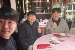 來談續(xù)約還是勸他回LCK？Kael經(jīng)紀公司負責人曬與Kael合照