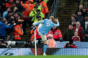 踏入同一河流！錯(cuò)失點(diǎn)球+破門，同樣場(chǎng)景兩年來(lái)在哈蘭德身上再現(xiàn)