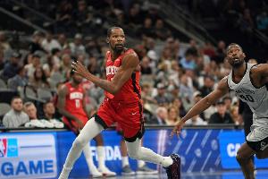 火箭VS雄鹿首發(fā)！杜蘭特&申京領(lǐng)銜 對(duì)陣字母哥&特納等人