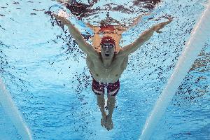 全運(yùn)會(huì)男子50米蝶泳預(yù)賽：王長(zhǎng)浩總排名第一晉級(jí)半決賽