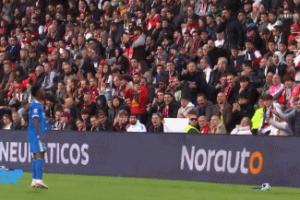 0-0戰(zhàn)平，維尼修斯大笑與巴列卡諾球迷對(duì)線：你們花錢來看我比賽