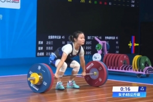 廣西選手趙金蘭摘得全運(yùn)會舉重首金，其姐姐趙金紅獲得銀牌