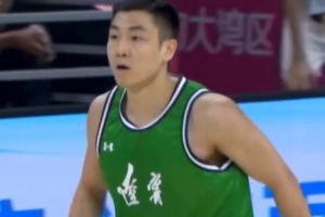 媒體人：高詩巖這幾個持球三分打出身價 看誰還敢再叫他“高鐵”