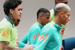 巴西隊在阿森納訓練中心進行訓練，將在酋長球場對陣塞內(nèi)加爾