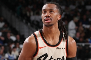 救世主！雙向球員詹金斯17中9拿24分8板3助4斷 末節(jié)16分&絕平三分