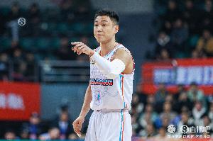 拿了全隊一半以上的分！高詩巖首節(jié)8中4拿下9分