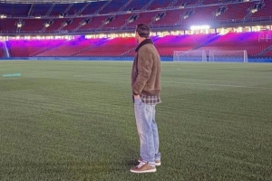 梅西在諾坎普曬照引發(fā)回歸猜測，科貝電臺(tái)：他渴望再次為巴薩效力