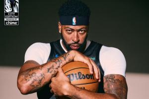 獨(dú)行俠曬城市版球衣 美媒打趣：濃眉這小肚腩還挺明顯??！