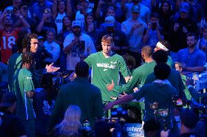 誰？獨(dú)行俠主場氛圍低迷 一名球員甚至抱怨球迷不想讓他們贏球