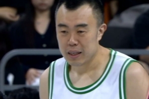 站好最后一班崗！韓德君狂攬16個(gè)籃板兢兢業(yè)業(yè) 另5中2得5分1助1帽