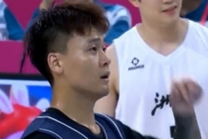 穩(wěn)如磐石！趙睿6投4中&5罰4中 拿到13分4籃板5助攻助隊(duì)奪金