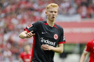 官方：雨果·拉爾森在瑞典隊(duì)集訓(xùn)中受傷，提前返回法蘭克福