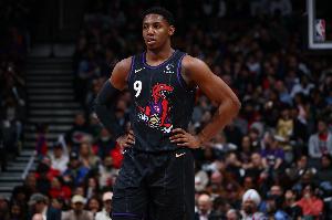 多余動(dòng)作！克拉克斯頓空接后被巴雷特推出界 后者吃T