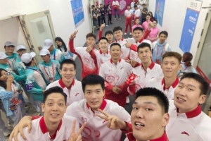 胡明軒：每一分拼下來(lái)的努力都值得 這塊金牌屬于我們所有人