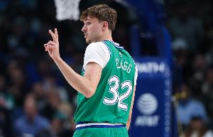 暗度陳倉！弗拉格背后妙傳 布蘭登·威廉姆斯起飛雙手扣籃