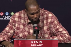 杜蘭特：不認(rèn)為亞當(dāng)斯老了很多 依然能讓我想起十年前的他