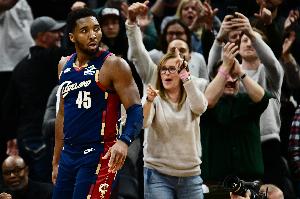 效率不高！米切爾18中7&17罰15中空砍31+6+6 7次失誤&正負(fù)值-18