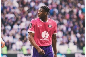 圖盧茲中場(chǎng)弗朗西斯國(guó)家隊(duì)友誼賽重傷，法甲官方祝他早日康復(fù)