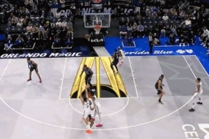 危險！薩格斯撲防杰明三分犯規(guī) 裁判回看升級一級惡意&三罰一擲