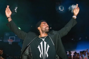 歐文資助美國當(dāng)?shù)?4所學(xué)?；@球項目 為學(xué)生運(yùn)動員提供全套裝備