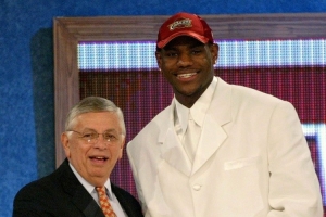 里基·戴維斯：02年騎士陣容不錯也能進季后賽 卻要為詹姆斯擺爛