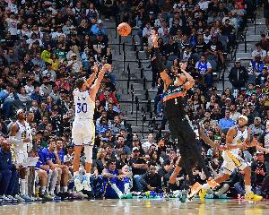 輸球原因？文班：防守破壞性不夠 庫(kù)里26投16中很能說(shuō)明問(wèn)題