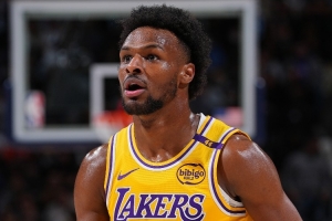 小詹杜連線！布朗尼斷球反擊助攻新秀蒂耶羅暴扣