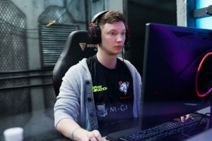 老將回歸？現(xiàn)年29歲選手Resolut1on展示13832天梯分 并找隊打五