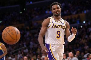 沒啥貢獻(xiàn)！布朗尼首節(jié)打4分鐘僅1次三分打鐵 其他數(shù)據(jù)皆為0