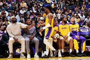 里夫斯：布朗尼在NBA打首發(fā) 詹姆斯卻被下放G聯盟了 太棒了