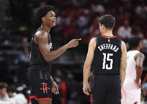 火箭后場(chǎng)新答案？謝潑德并非傳統(tǒng)控衛(wèi) 卻是阿門的完美搭檔