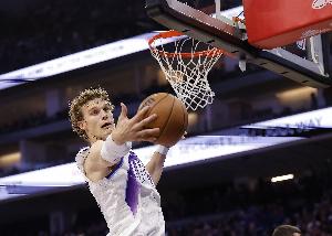 要價(jià)高是有原因的！馬爾卡寧過(guò)去三場(chǎng)場(chǎng)均40.7分鐘轟下40.7分！