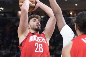 我什么火龍？申京本賽季場均23分10.3板7.4助&三分命中率45%