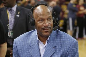 老哈珀：本賽季吹罰糟糕&球員假摔&罰球巨多 還說這個時代更好？